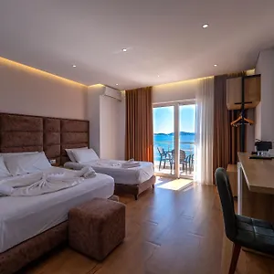 Peter 3*, Sarandë Albanien
